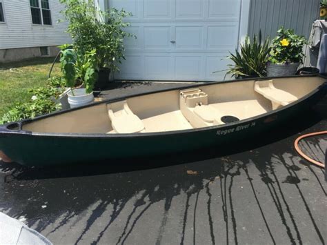 Who Makes Rogue River 14 Canoe The Rogue River 14 Canoe is made by the Old Town Canoe Company. . Rogue river 14 canoe price
